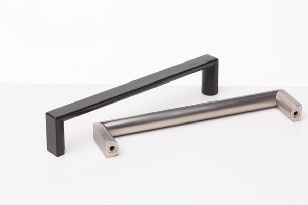 The Linear Cabinet Handle – Smooth Black