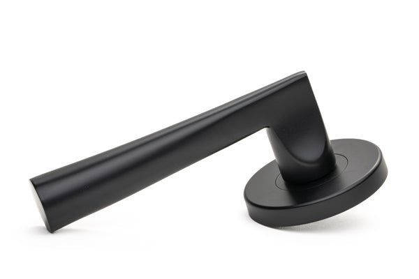 The Curve Lever Handle – Smooth Black
