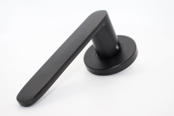 The Long Lever Handle Smooth Black
