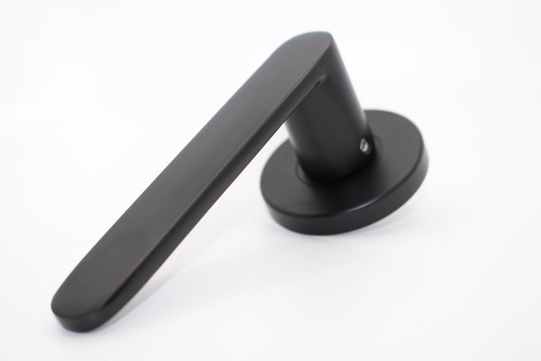 The Long Lever Handle – Smooth Black