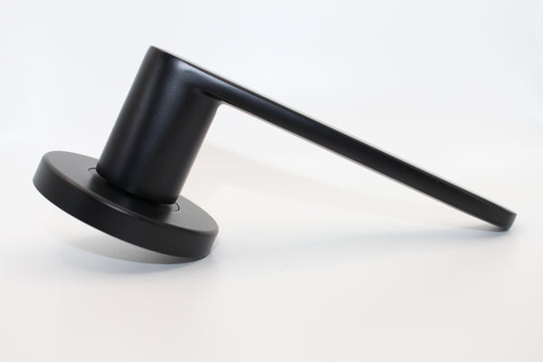 The Long Lever Handle – Smooth Black