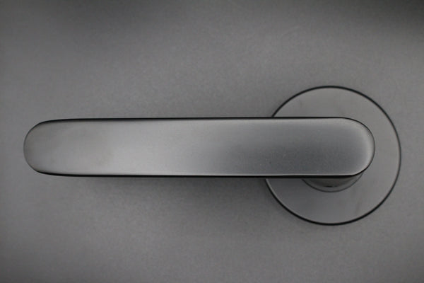 The Long Lever Handle – Smooth Black